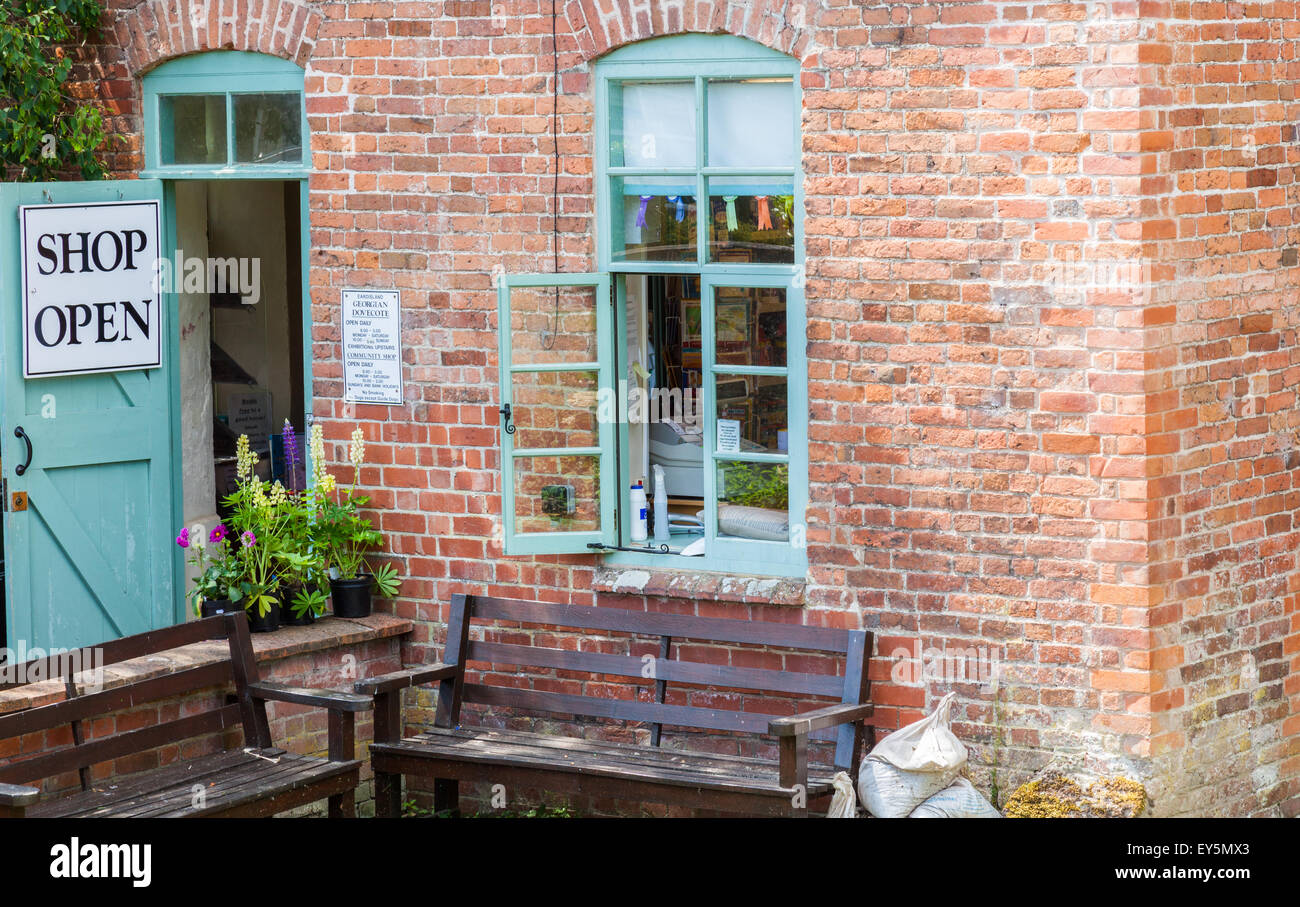 La communauté boutique dans le pigeonnier à Eardisland, Herefordshire, Angleterre, Royaume-Uni Banque D'Images