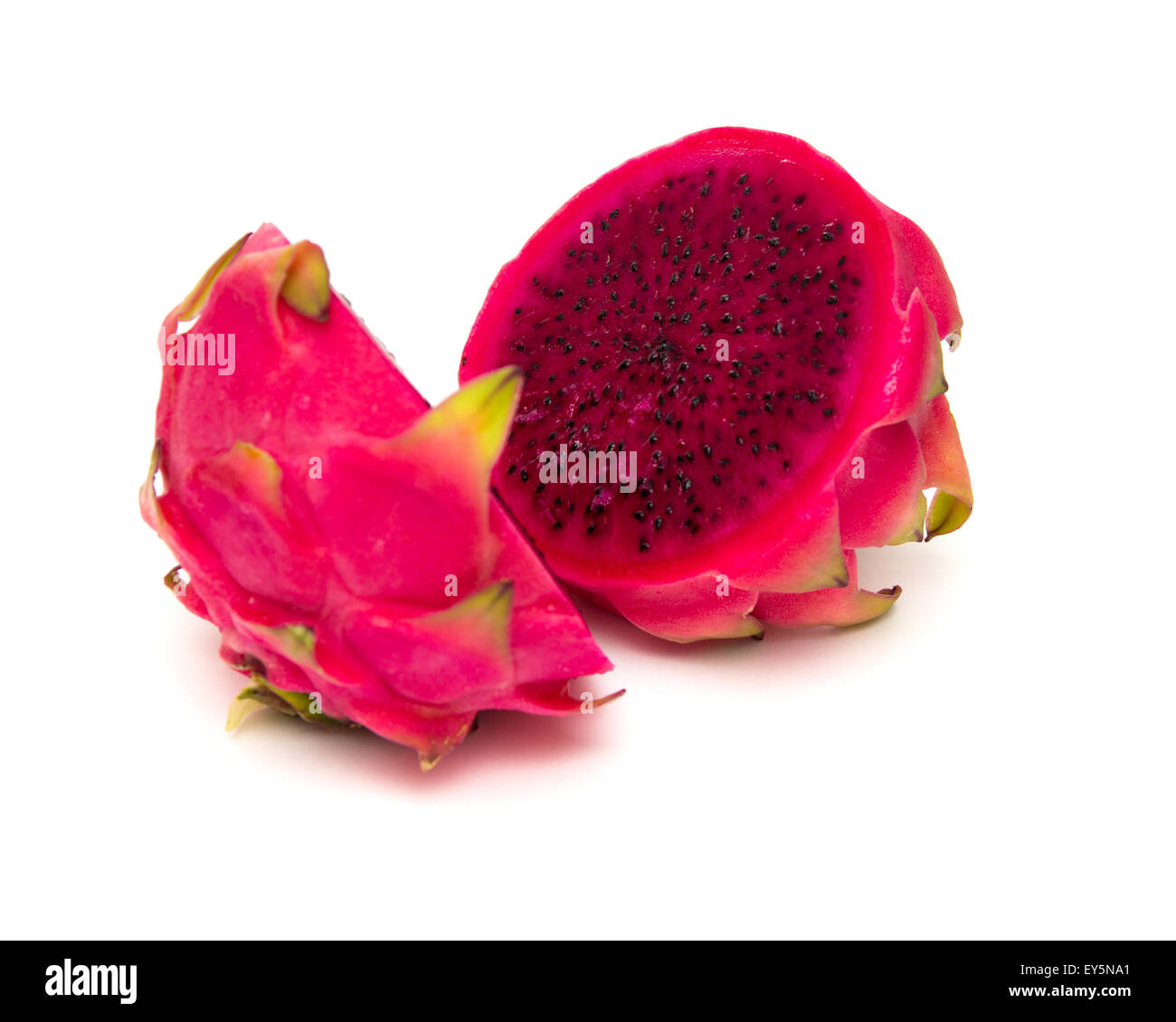 Red dragon fruit vert avec des écailles isolated on white Banque D'Images