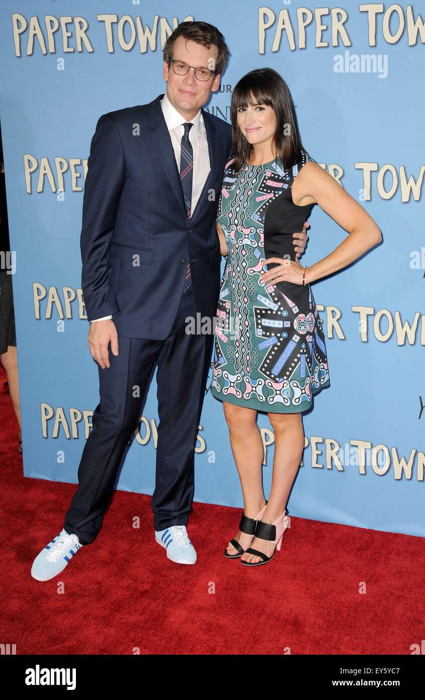 John Green, Sarah Urist arrivées au vert pour le papier villages Premiere, AMC Loews Lincoln Square, New York, NY 21 juillet 2015. Photo par : Kristin Callahan/Everett Collection Banque D'Images