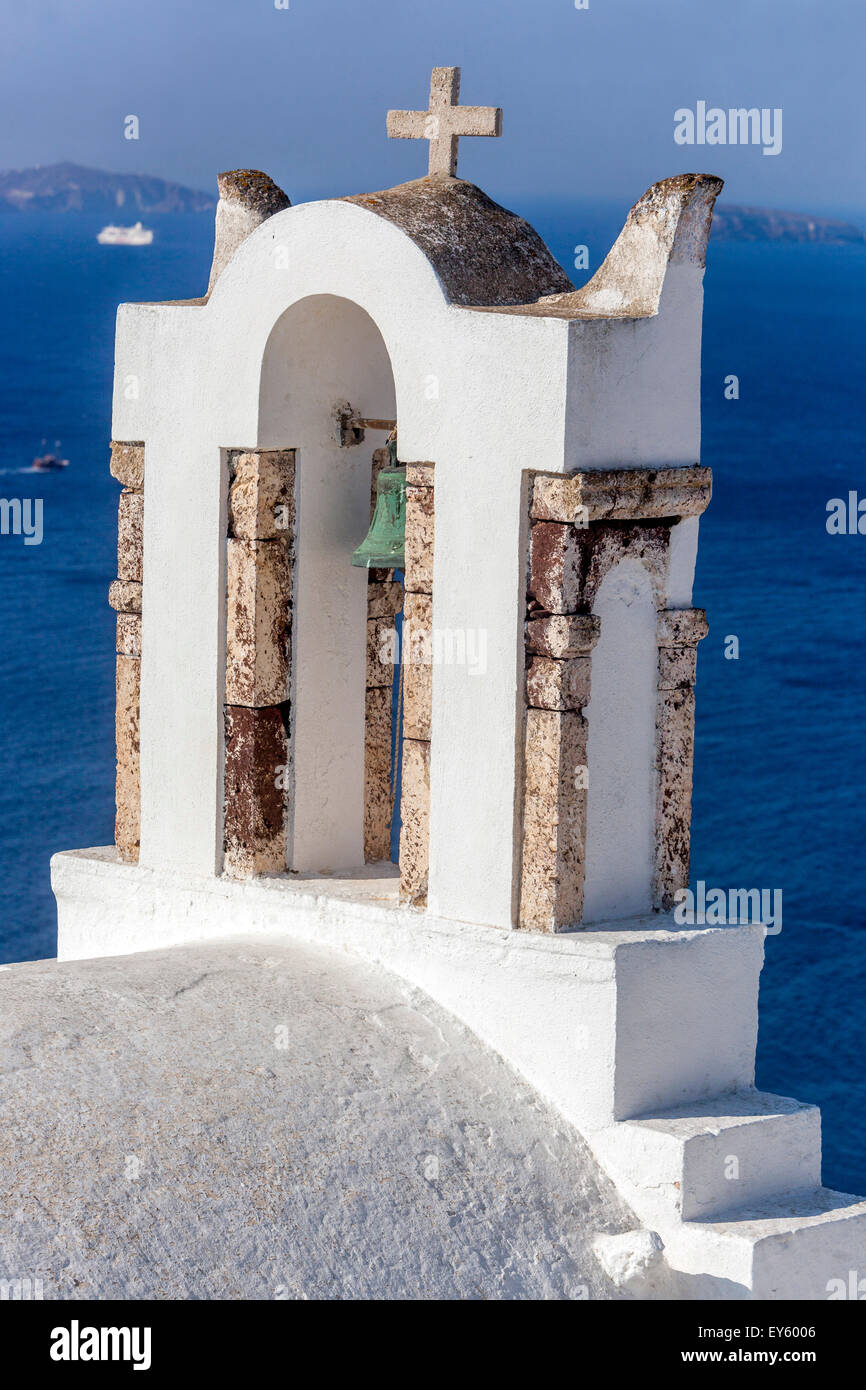 Eglise grecque orthodoxe dans le village d''Oia, Santorini, Cyclades, Grèce, Europe Banque D'Images