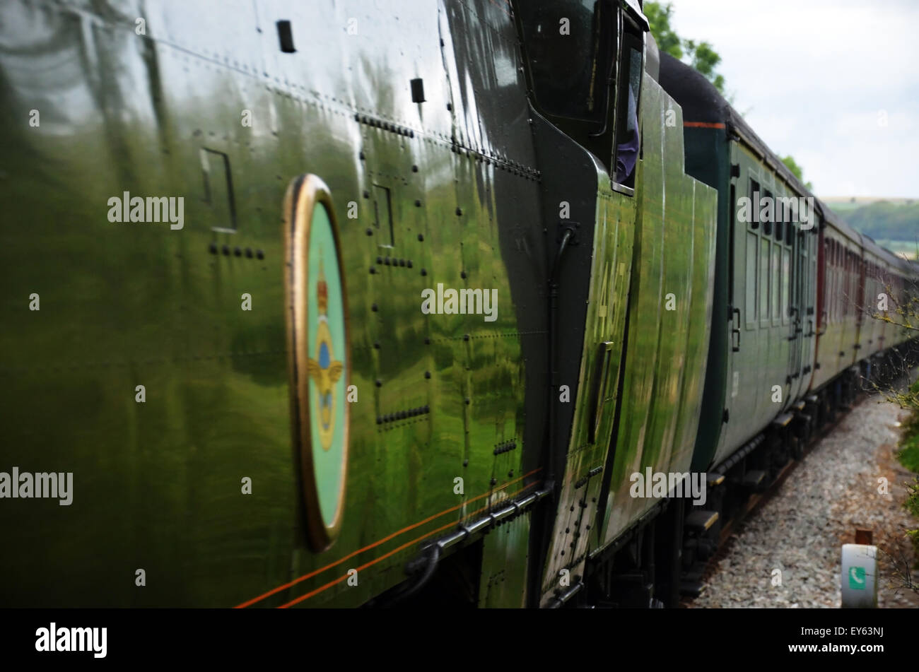 Weymouth, Royaume-Uni. 22 juillet, 2015. Le train à vapeur de Tangmere arrivent à Weymouth, Dorset, UK aujourd'hui 22 juillet 2015, à 13.45. C'est la première des trains à vapeur qui sera arriver cet été. Le Tangmere est l'une des plus aimées stean trains - une bataille d'angleterre class locomotive. Il a été achevé en 1947 à Brighton fonctionne et le nom d'un aérodrome militaire dans le Sussex. Son utilisation a été pour l'ensemble de la Southern Railway. Credit : Grahame Howard/Alamy Live News Banque D'Images