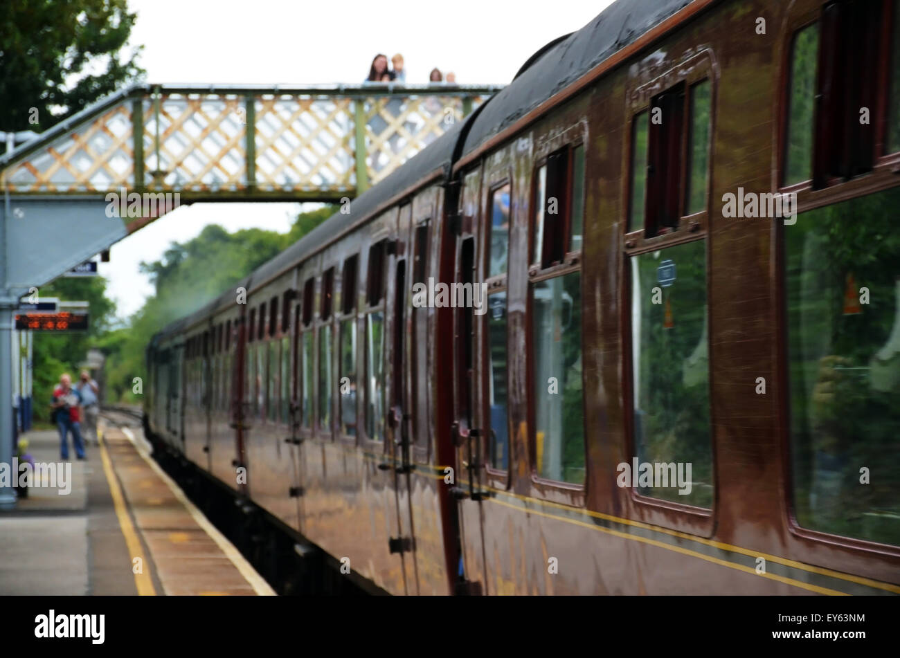 Weymouth, Royaume-Uni. 22 juillet, 2015. Le train à vapeur de Tangmere arrivent à Weymouth, Dorset, UK aujourd'hui 22 juillet 2015, à 13.45. C'est la première des trains à vapeur qui sera arriver cet été. Le Tangmere est l'une des plus aimées stean trains - une bataille d'angleterre class locomotive. Il a été achevé en 1947 à Brighton fonctionne et le nom d'un aérodrome militaire dans le Sussex. Son utilisation a été pour l'ensemble de la Southern Railway. Credit : Grahame Howard/Alamy Live News Banque D'Images