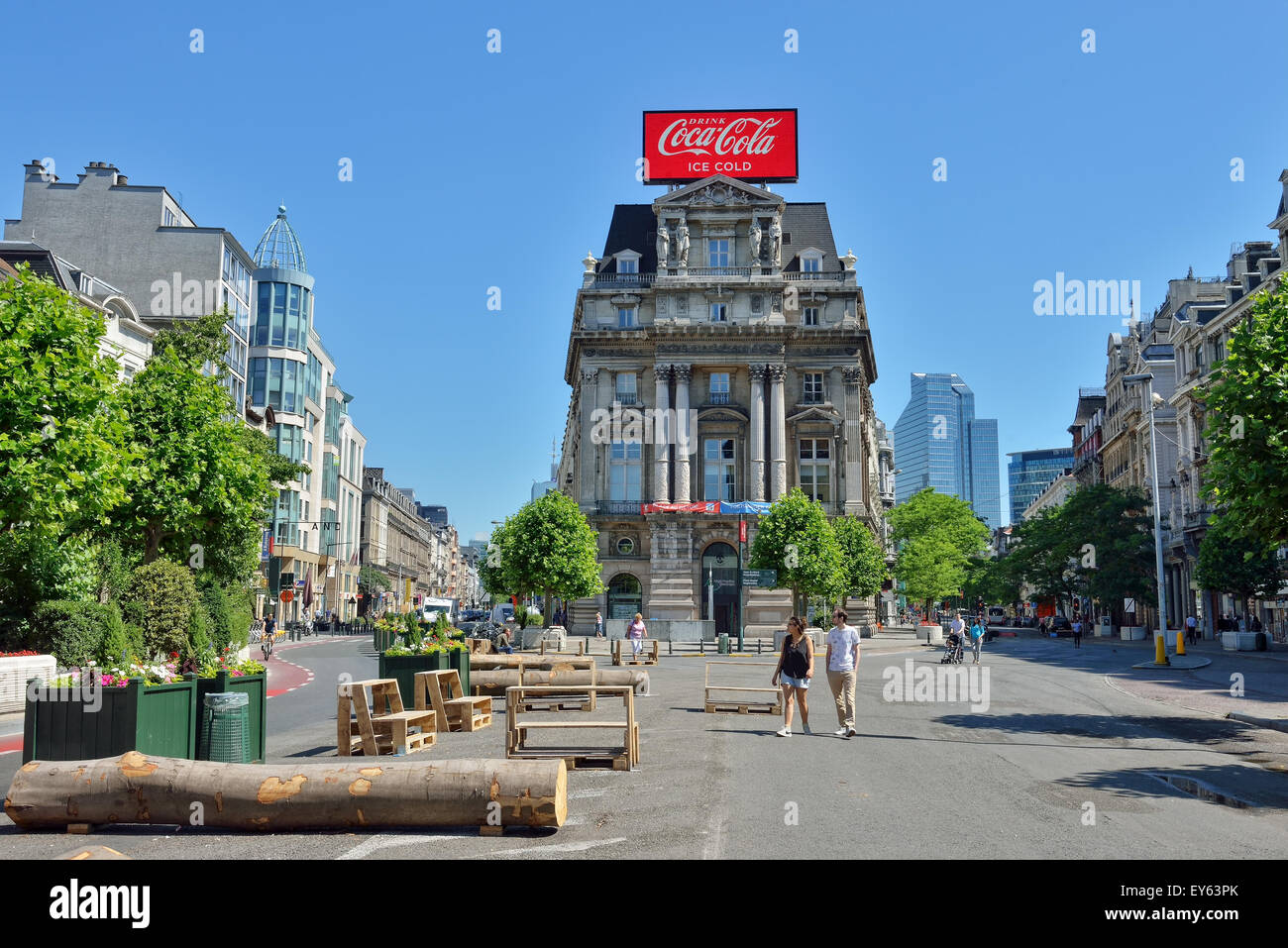 Début de touristes à pied sur la Place de Brouckere le vendredi 10 juillet 2015. Ce jour zone piétonne géant à Bruxelles élargi autour de Gr Banque D'Images