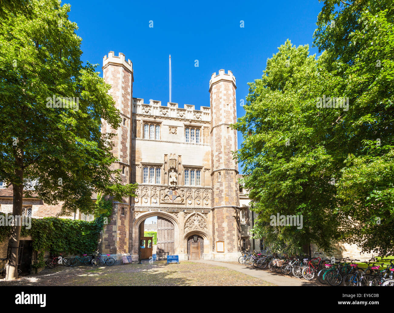 Grande porte au Trinity College de l'université de Cambridge Cambridge Cambridgeshire England UK GB EU Europe Banque D'Images