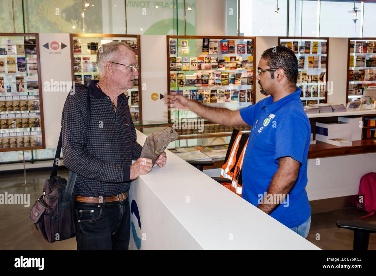 Cape Town Afrique du Sud,Afrique,Centre ville,centre,Strand Street,office du tourisme,informations,visiteurs,intérieur,adultes homme hommes,comptoir, Banque D'Images