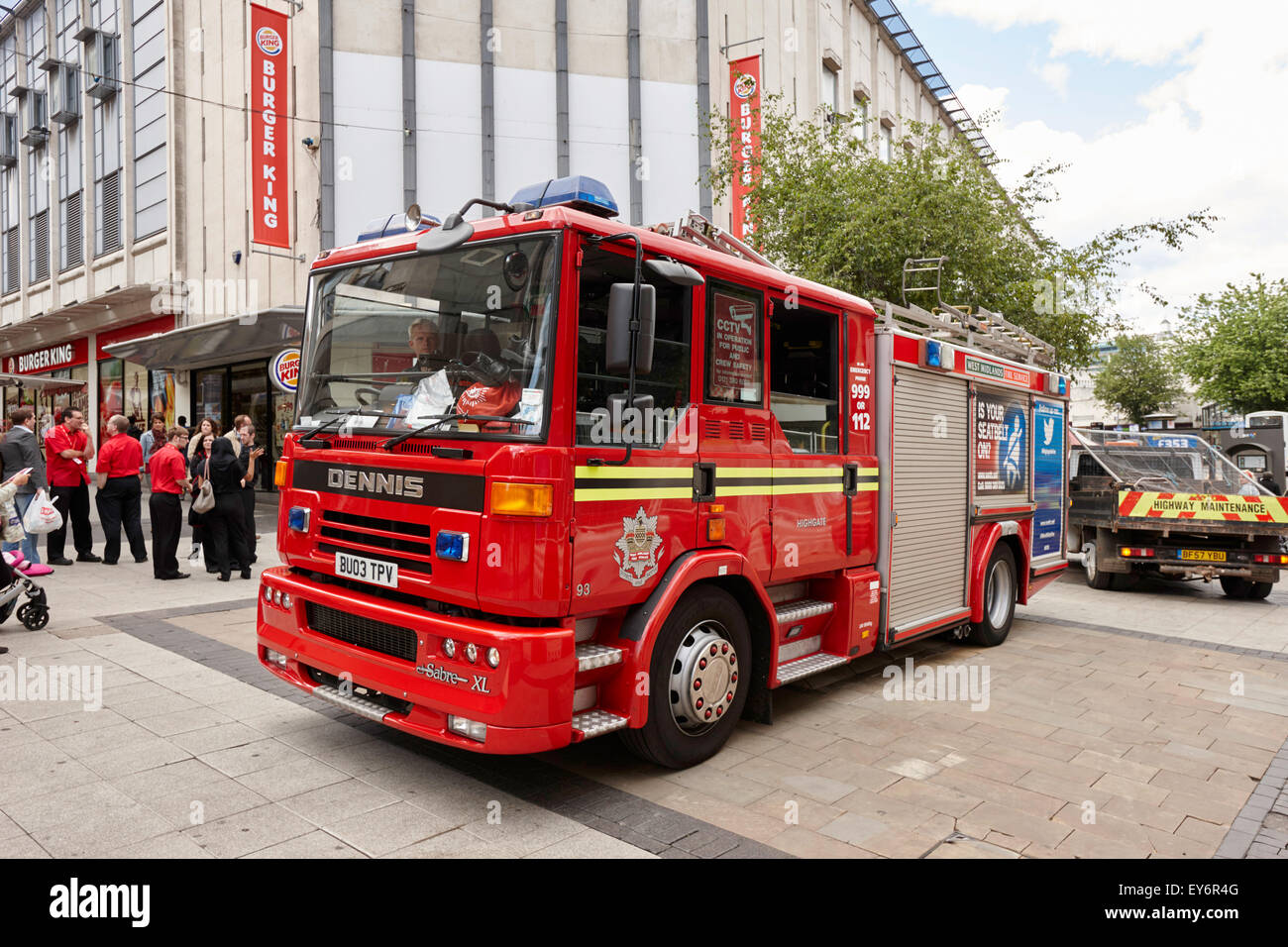 West Midlands fire service moteur sur appel dans le centre-ville de Birmingham UK Banque D'Images
