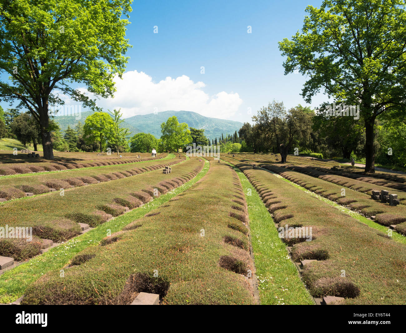 Le cimetière militaire allemand de Costermano est situé dans une zone de collines sur la rive orientale du lac de garde dans la municipalité de Banque D'Images