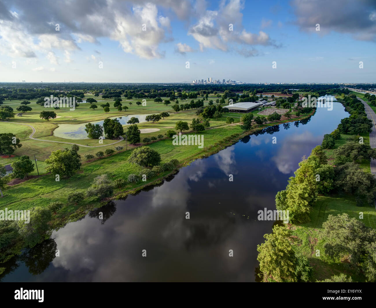 Vue aérienne du Parc de la ville avec la Nouvelle Orléans à l'horizon. Banque D'Images