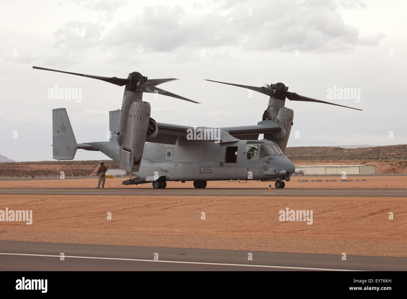 V22 Osprey avion VTOL hover sur mode sol avant d