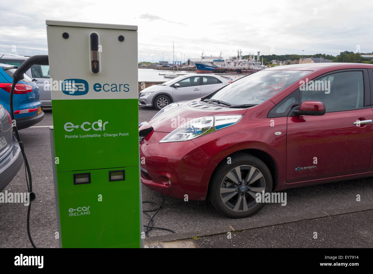 E ESB-car point de charge à Killybegs, comté de Donegal, Irlande Banque D'Images