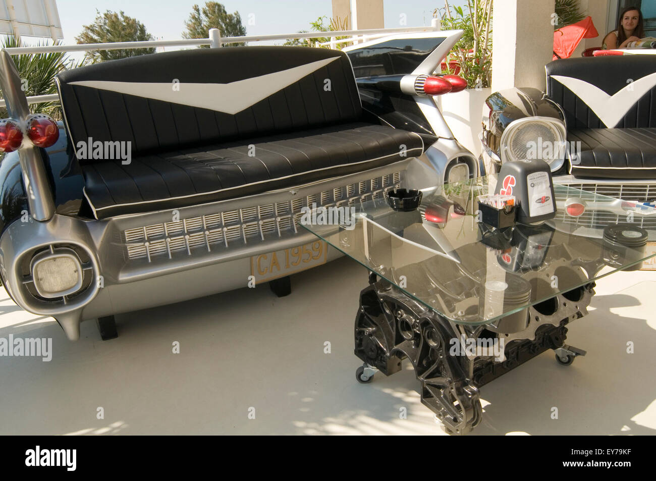 Moteur V8 table basse tables blocs bloc petrolhead passionné de voiture  voiture voitures top gear motor motors cadeaux présent présente f Photo  Stock - Alamy