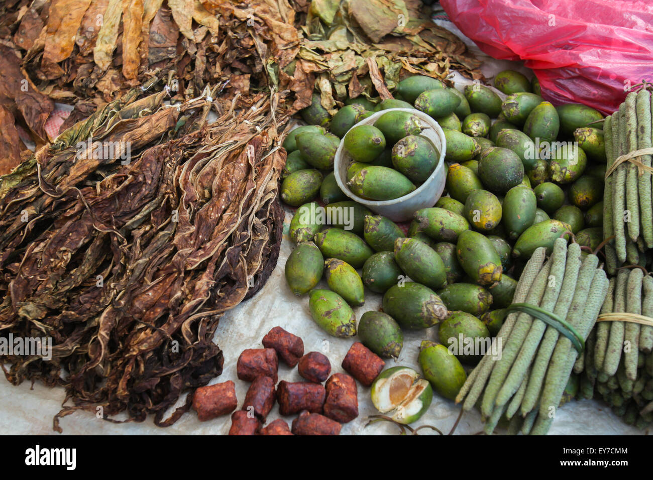 Diverses épices au marché de Bolu, un marché traditionnel à Rantepao, Toraja Nord, Sulawesi Sud, Indonésie. Banque D'Images
