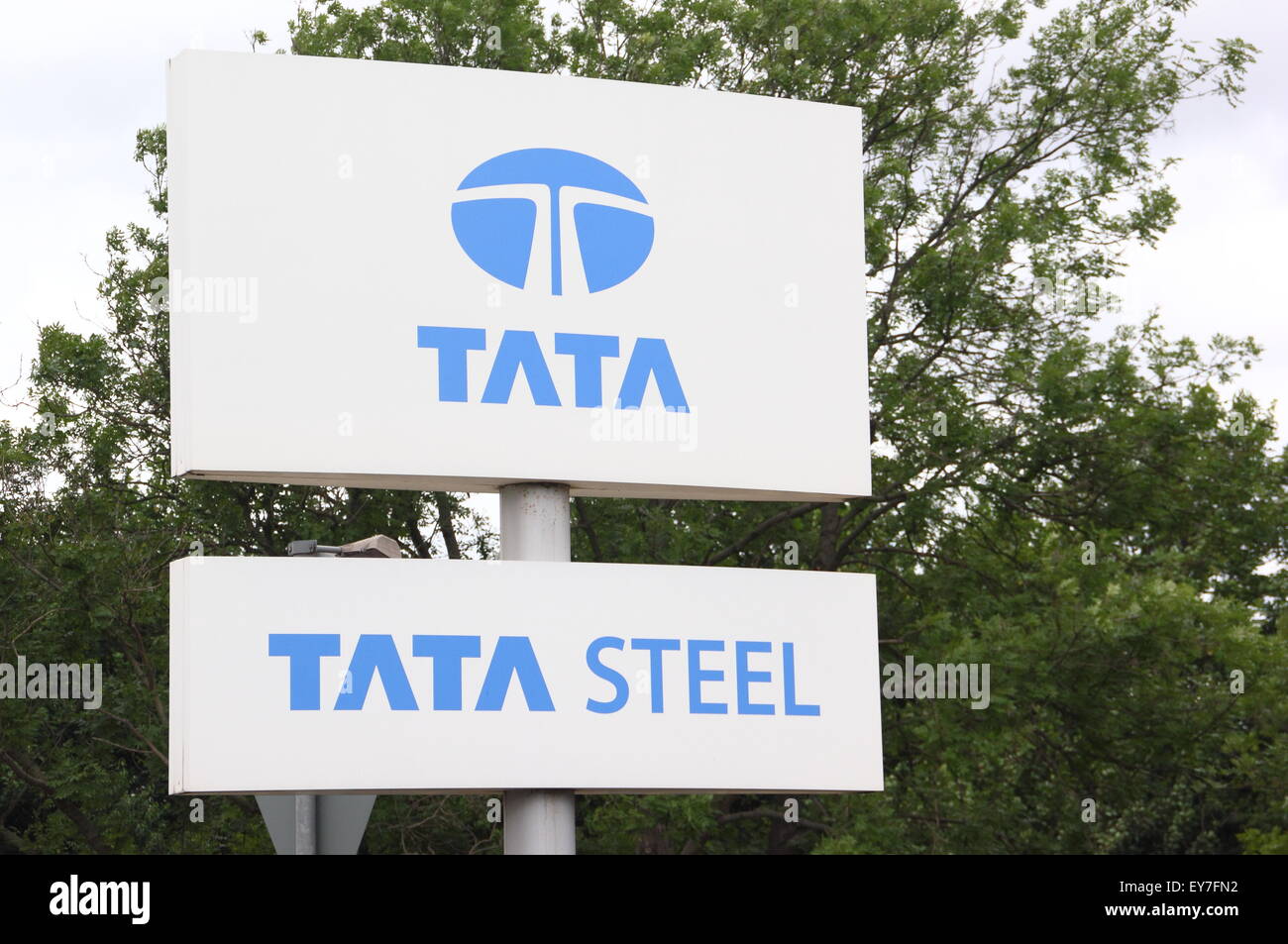 Tata steel plant affiche à l'extérieur de Rotherham, South Yorkshire, Angleterre Royaume-uni - Juillet 2015 Banque D'Images Tata steel plant affiche à l'extérieur de Rotherham, South Yorkshire, Angleterre Royaume-uni - Juillet 2015 Banque D'Images