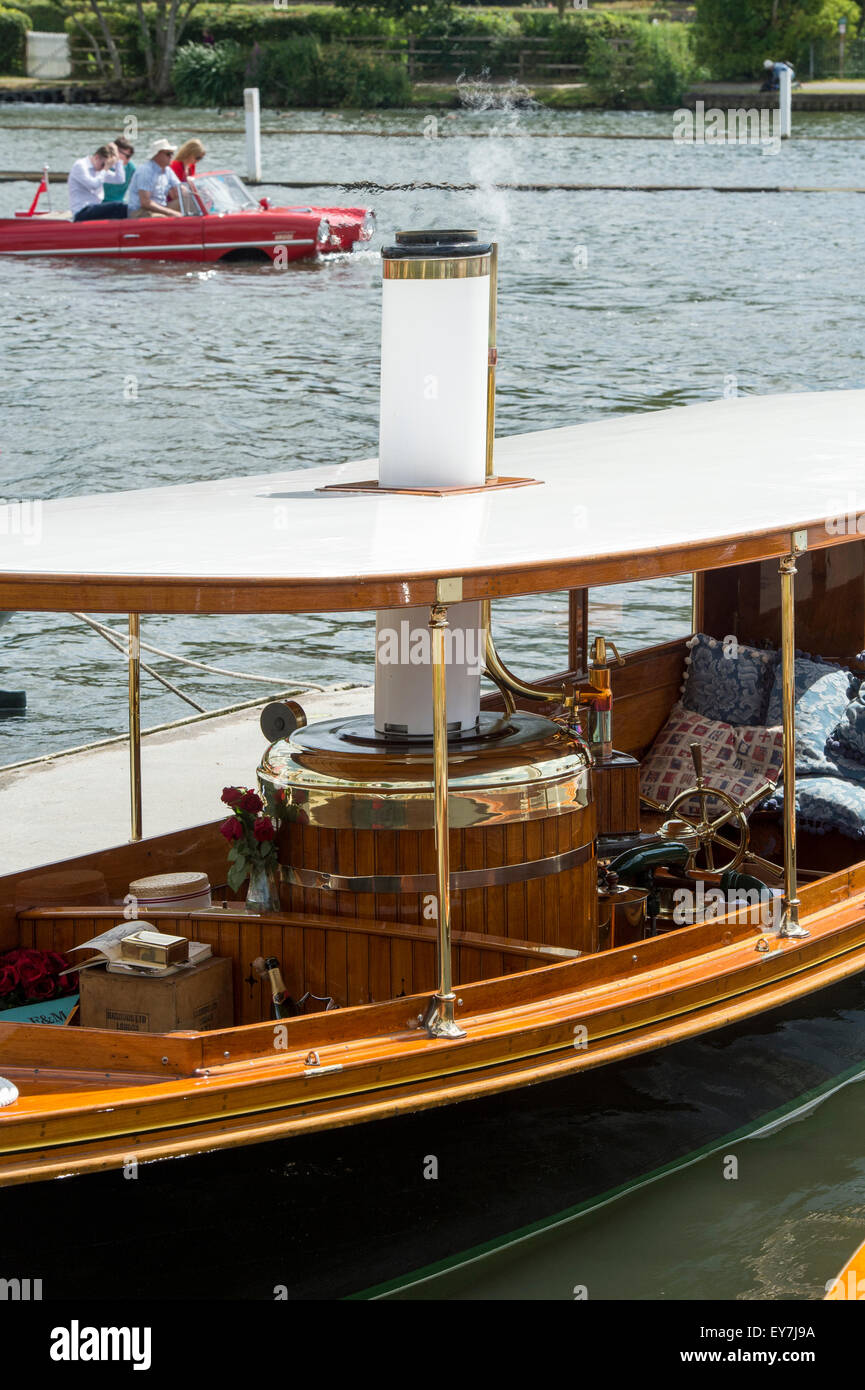 1954 Lancement de la vapeur 'Firebird' au Thames Festival de bateaux traditionnels, prés de Fawley, Henley on Thames, Oxfordshire, Angleterre Banque D'Images