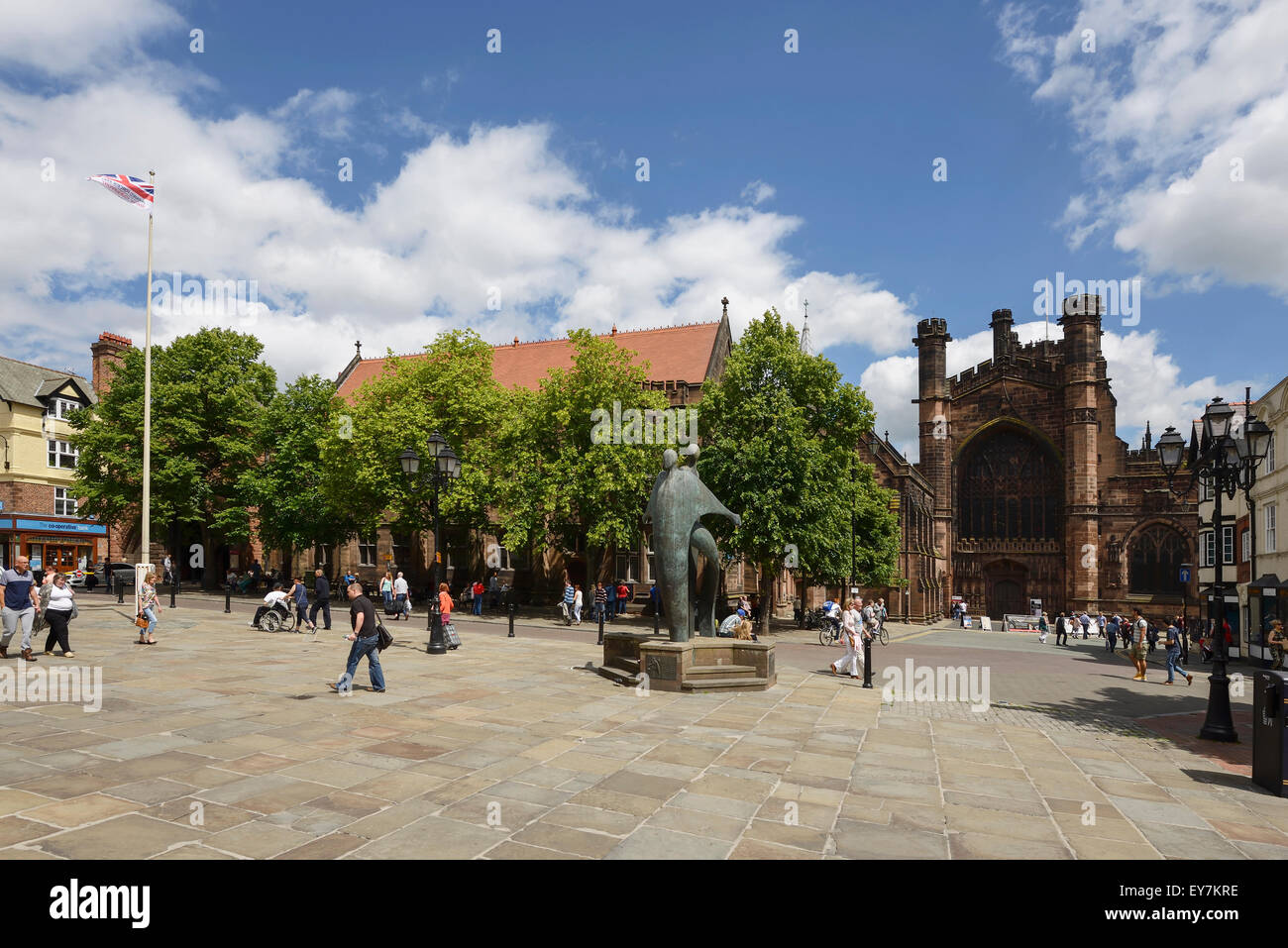 La cathédrale de Chester et place de l'Hôtel de Ville UK Banque D'Images