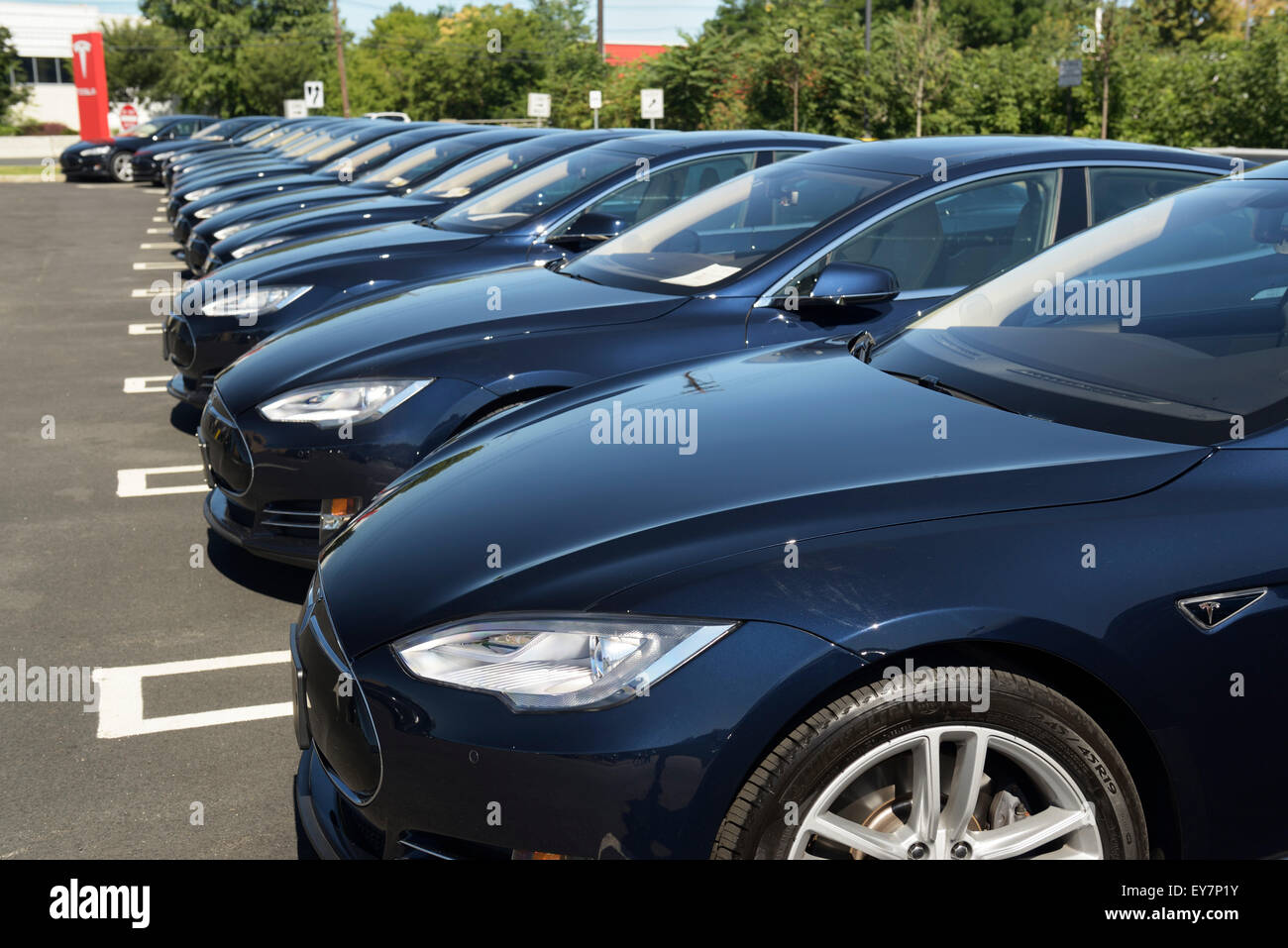 Les berlines Tesla chez un concessionnaire à Paramus, NJ Banque D'Images