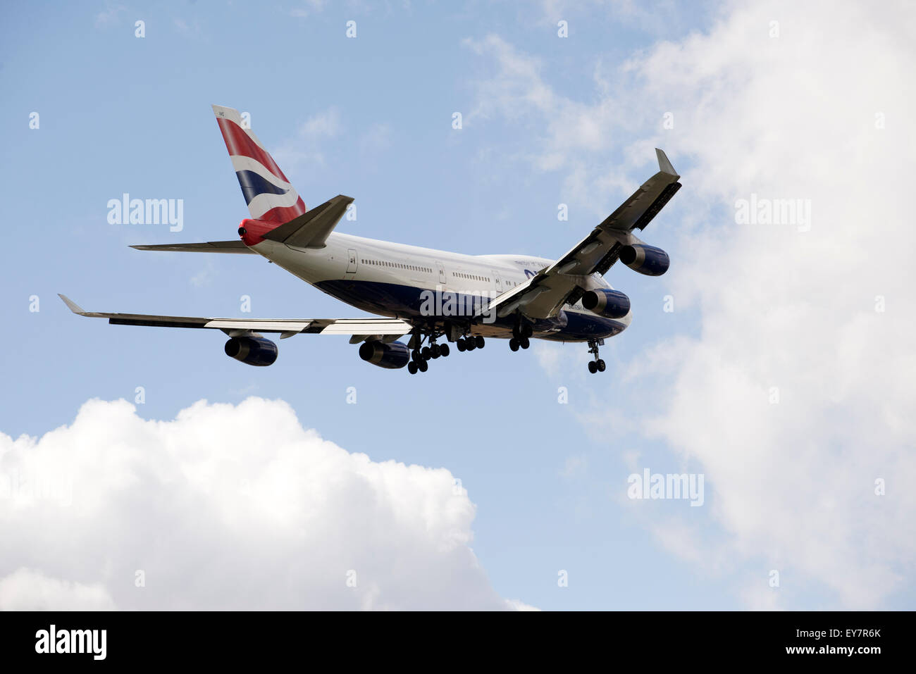 Boeing 747 jet prépare à les roues vers le bas en approche finale Banque D'Images