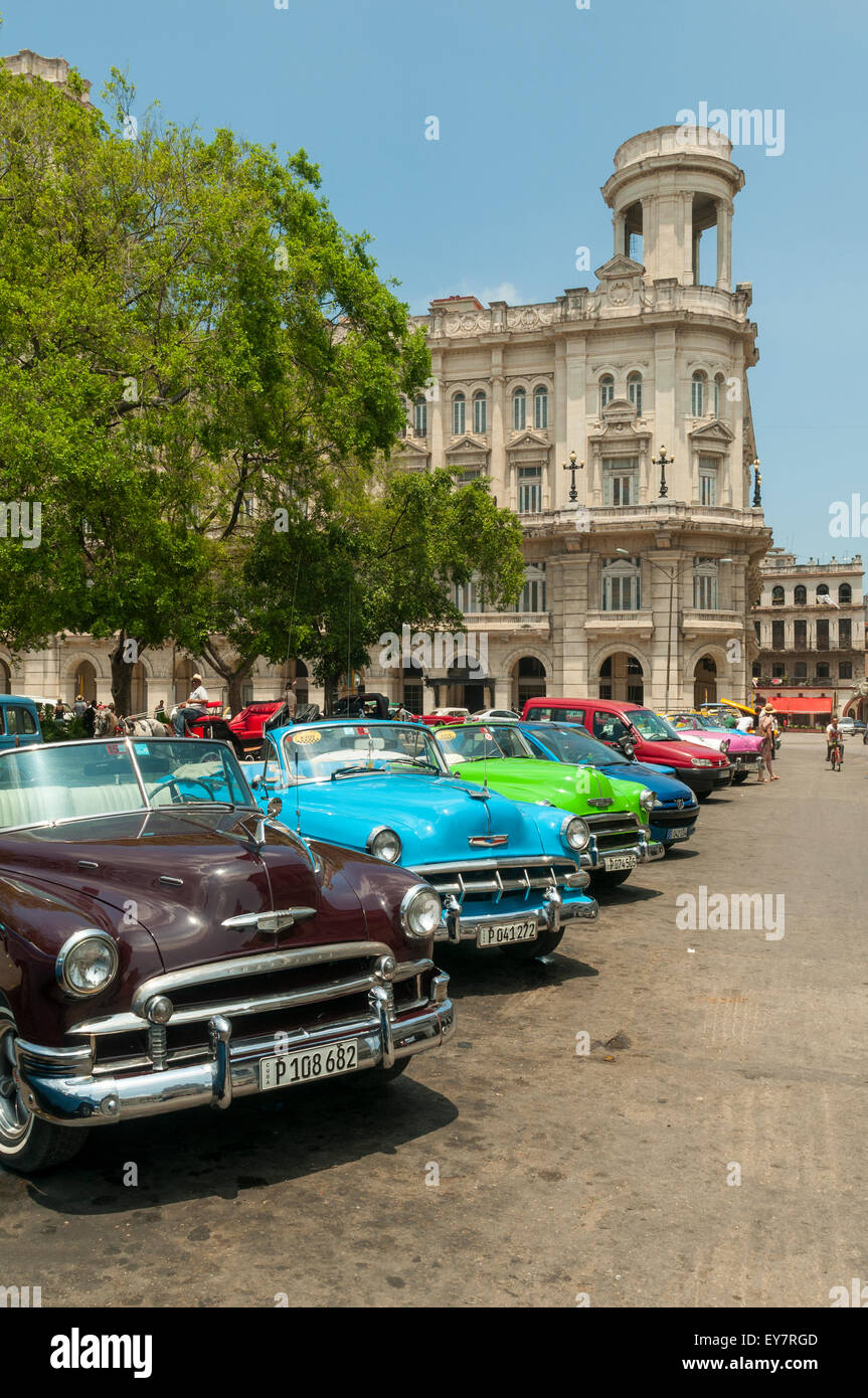 Vieilles voitures décapotables, La Havane, Cuba Banque D'Images