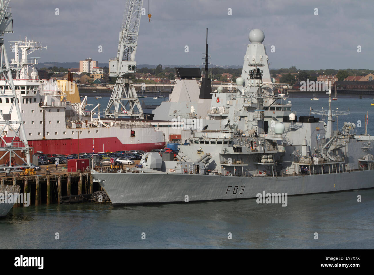Navire de guerre. Le port de Portsmouth. UK Banque D'Images