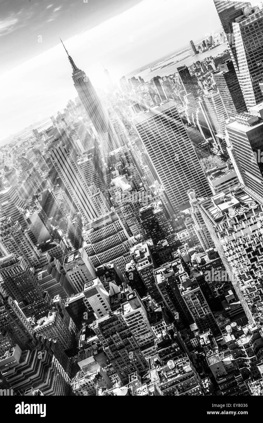 New York City Manhattan skyline au coucher du soleil. Banque D'Images