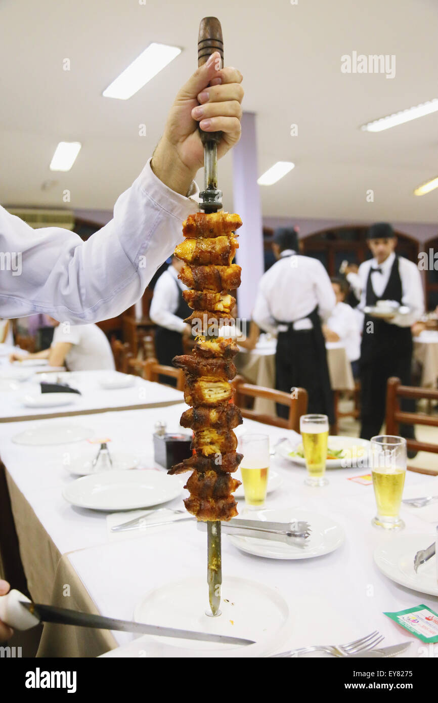Churrasco brésilien dans un restaurant Banque D'Images