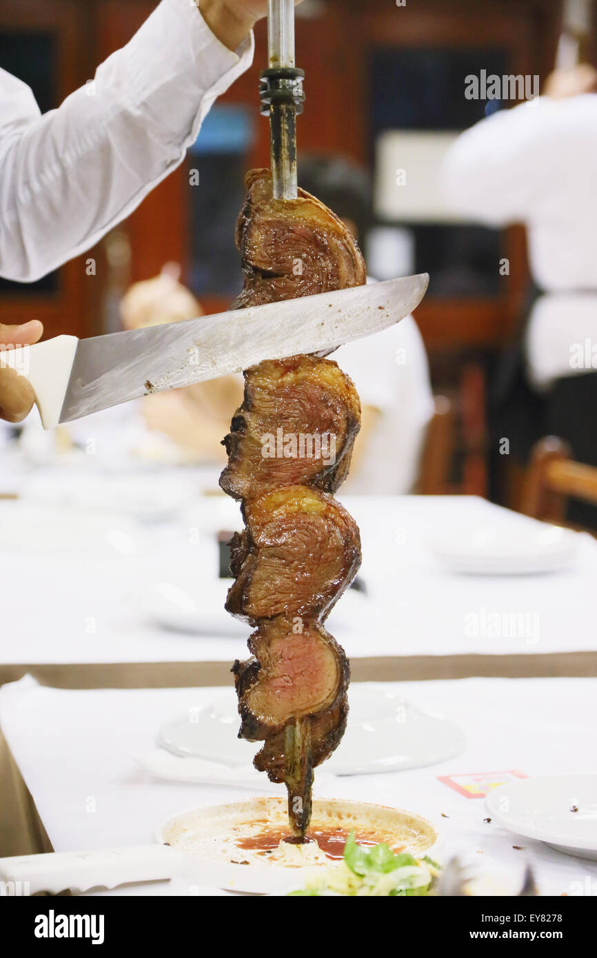 Churrasco brésilien dans un restaurant Banque D'Images