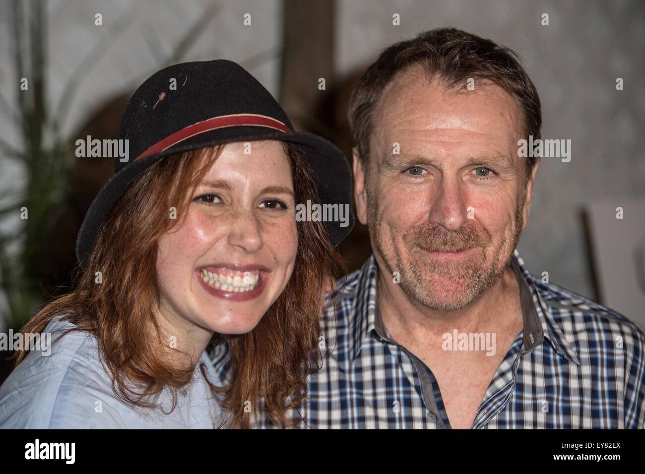 New York, NY, USA. 23 juillet, 2015. Vanessa Bayer, Colin Quinn en présence de COLIN QUINN - NEW YORK L'histoire d'ouverture, A.O.C. L'aile ou la cuisse, New York, NY 23 juillet 2015. Crédit : Steven Ferdman/Everett Collection/Alamy Live News Banque D'Images