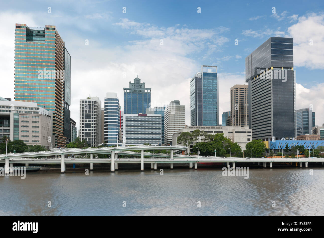 Paysage urbain de bâtiments modernes, la rue en rivière Brisbane Banque D'Images