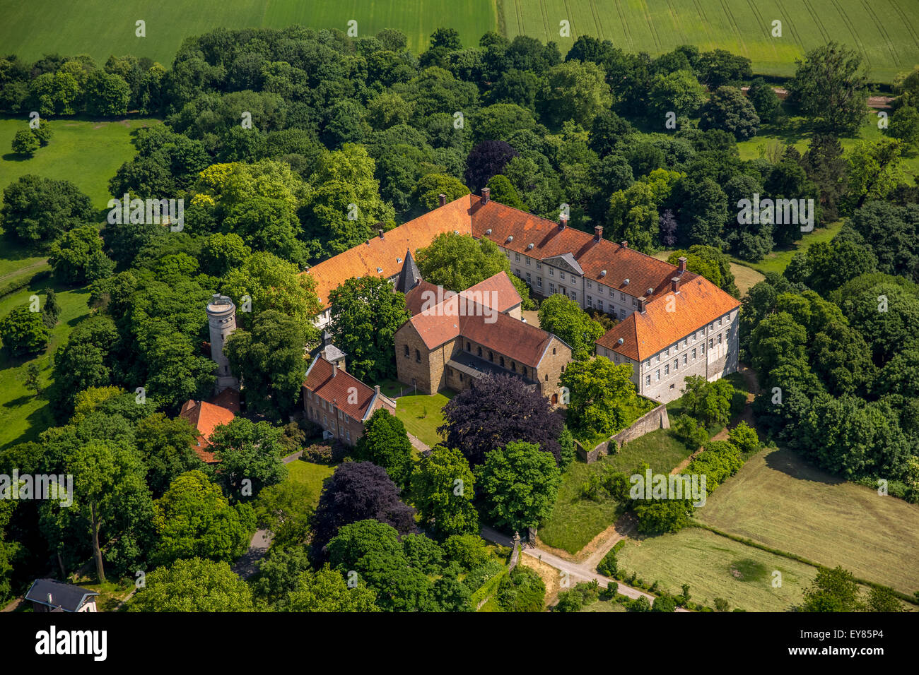 Schloss Cappenberg castle avec collégiale et la colline du château, Selm-Cappenberg, Selm, Ruhr, Rhénanie du Nord-Westphalie Banque D'Images