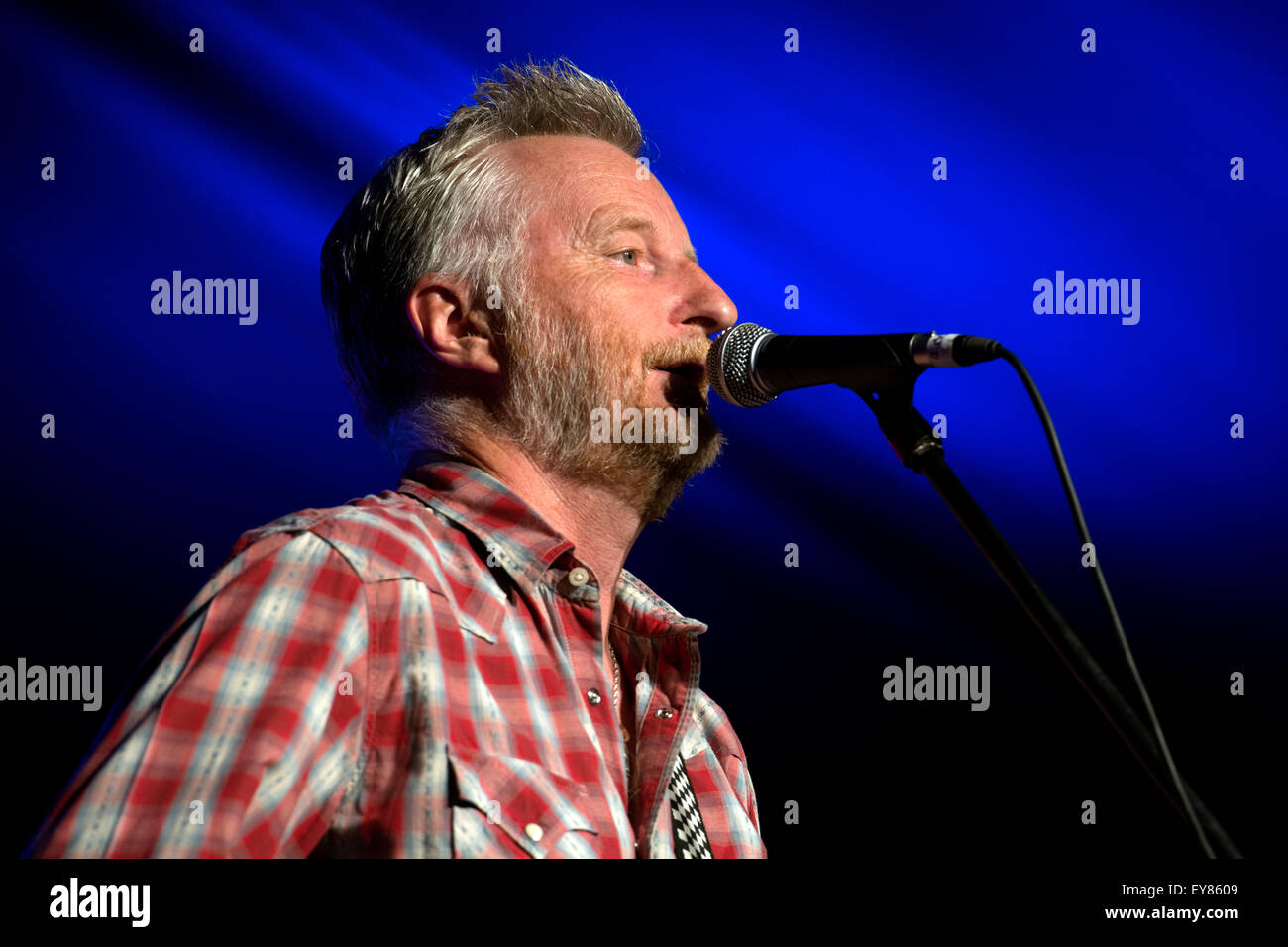 Warwick, Warwickshire, Royaume-Uni. 23 juillet, 2015. Titre Billy Bragg joue sur la loi sur la soirée d'ouverture de l'hôtel Warwick Folk Festival. Le festival se déroule sur quatre jours fin sur le dimanche 26 juillet. Crédit : Colin Underhill/Alamy Live News Banque D'Images