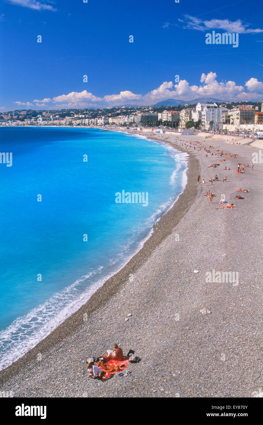 Mer Méditerranée et les plages de sable blanc de Nice sur la côte d'Azur Banque D'Images