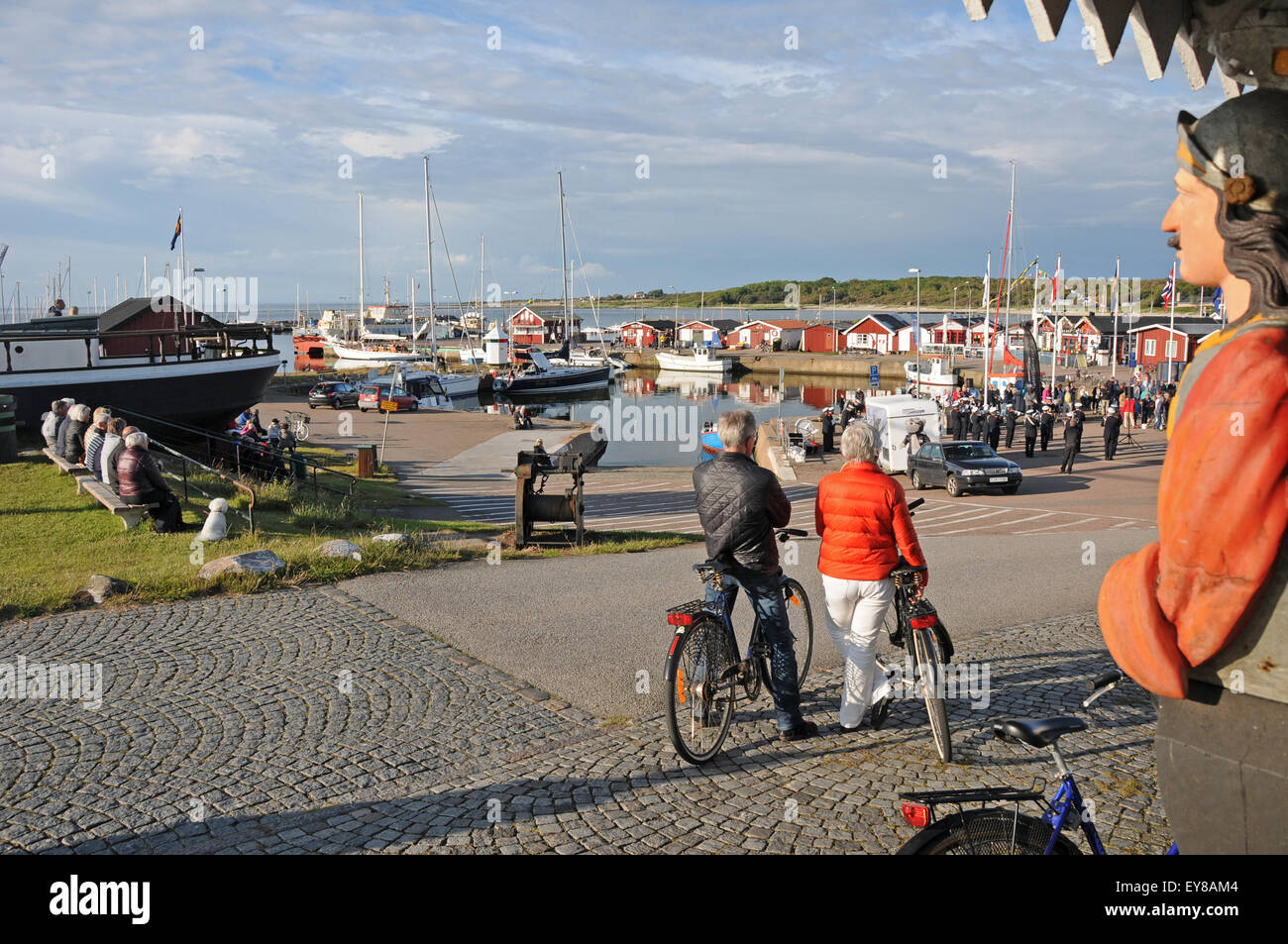 Port et bateaux et visiteurs à West Coast Village de Torekov à Malmö dans le sud de la Suède Banque D'Images