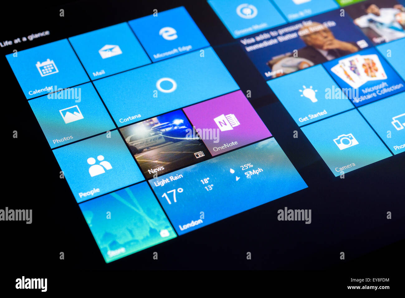 Le menu Démarrer de Microsoft Windows 10 Système d'exploitation sur un écran tactile Tablet en mode tablette. Banque D'Images