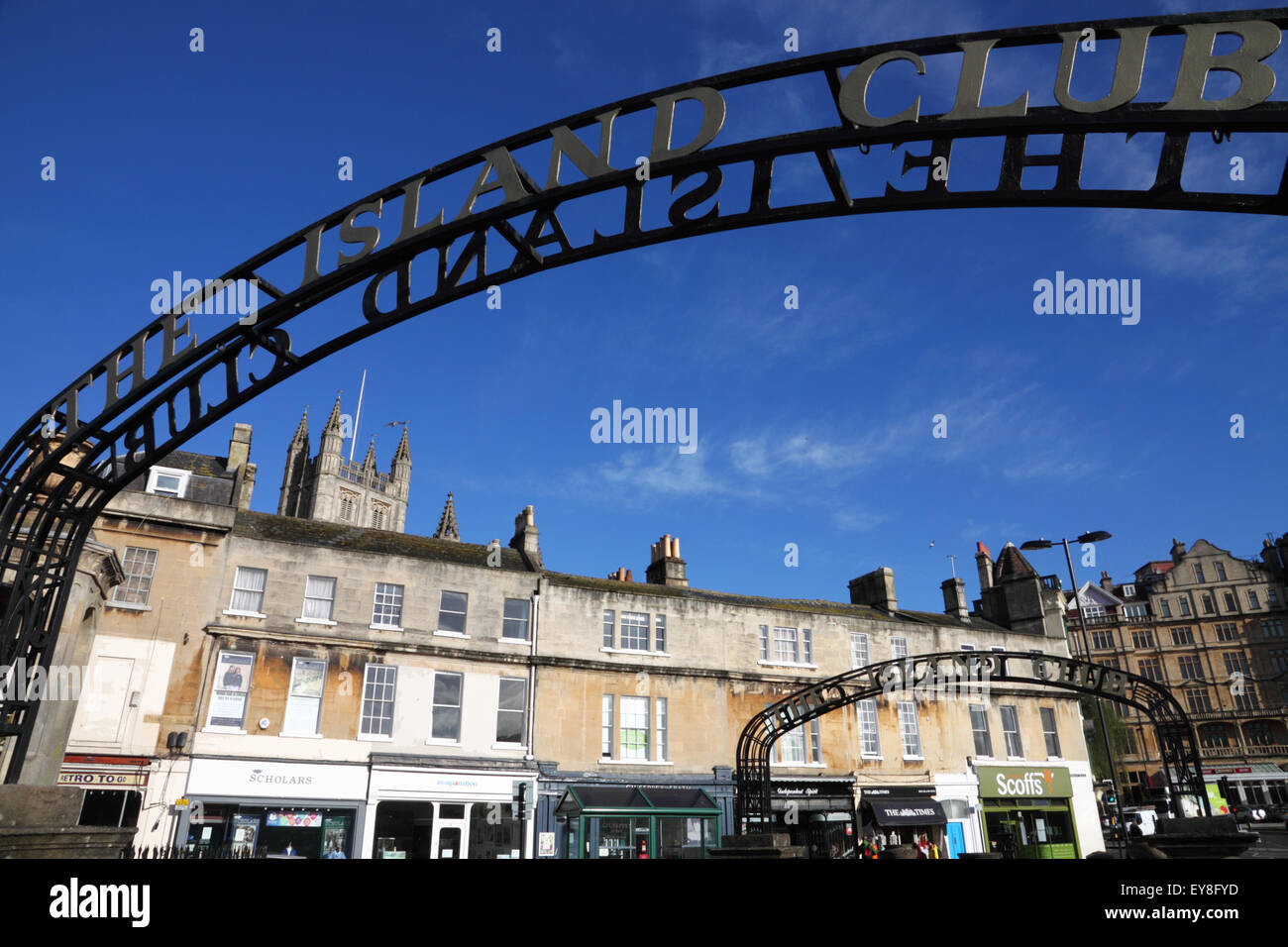 Une arche avec le signe 'l'île Club' à Bath, Royaume-Uni. Banque D'Images