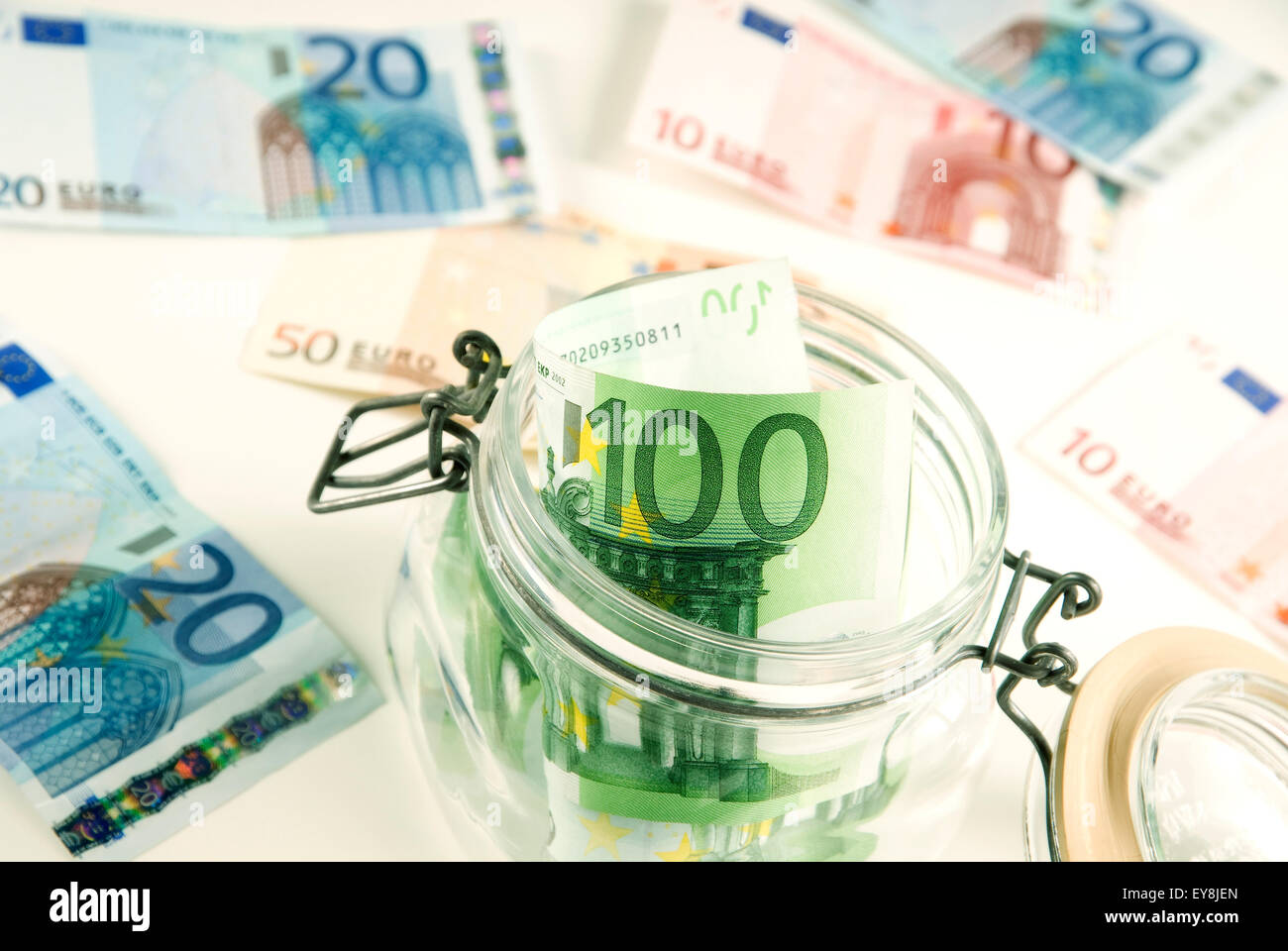 De nombreuses notes et d'épargne fort € Banque D'Images