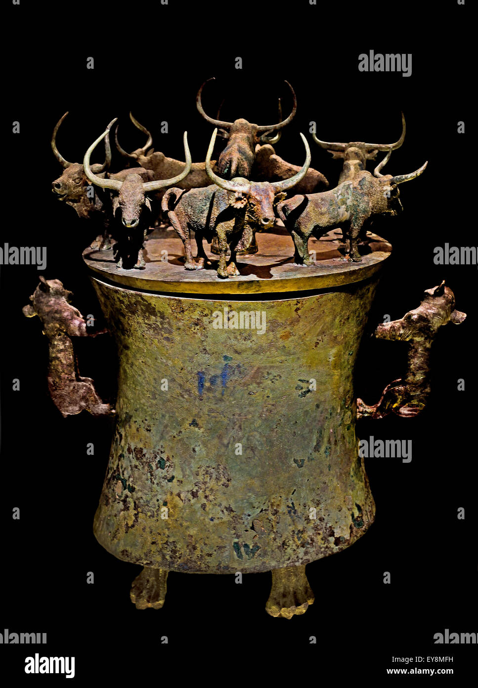 Conteneur avec 8 cauris-Yaks, western Han (206 BC-8 AD) Musée de Shanghai de l'ancien art chinois Chine Banque D'Images