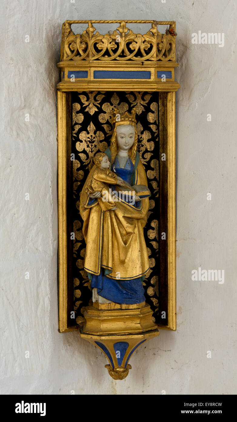 Vierge Marie et l'enfant figure, Saint Etheldreda's Church, Horley, Oxfordshire, England, UK Banque D'Images