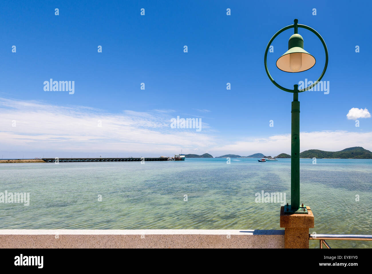 Beau paysage près de la mer d'un voyant à plage de Laem Panwa cape est un célèbre point de vue dans l'île de Phuket, Thaïlande Banque D'Images