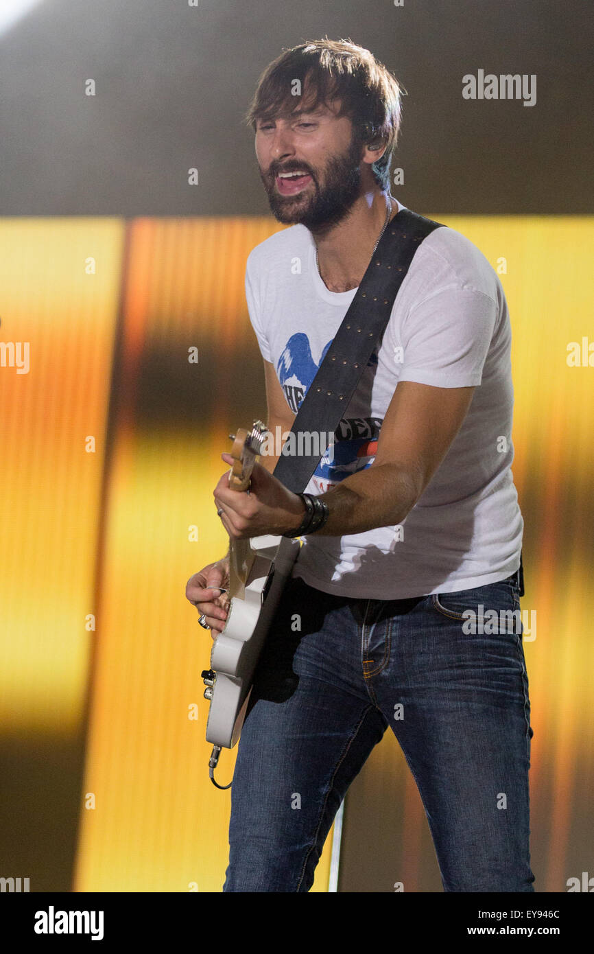 Eau Claire, Wisconsin, USA. 23 juillet, 2015. Musicien DAVE HAYWOOD de Lady Antebellum effectue en direct à la confiture Pays USA music festival à Eau Claire, Wisconsin (crédit Image : © Daniel DeSlover via Zuma sur le fil) Banque D'Images