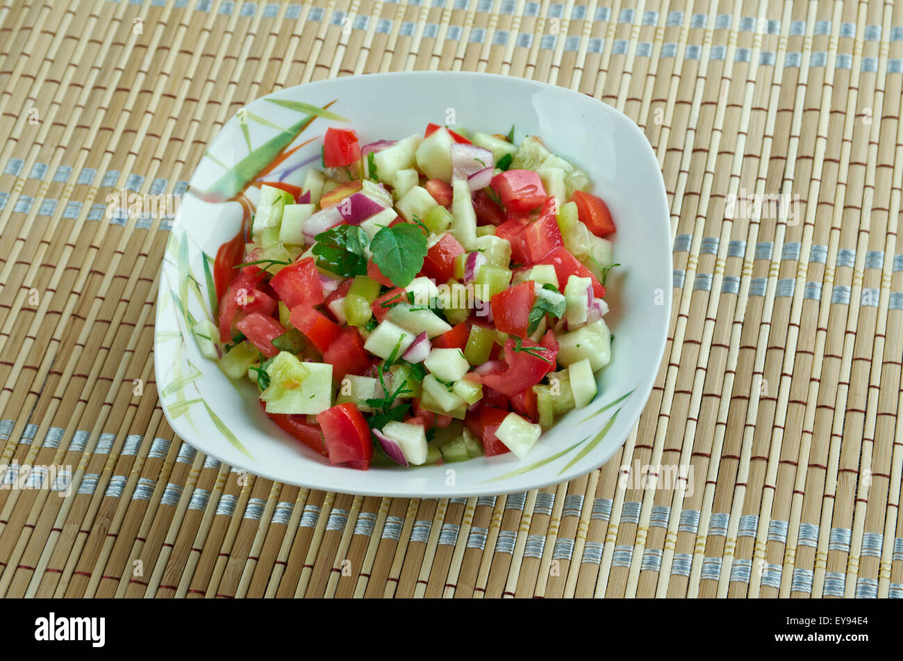 Kachumbari - tomate fraîche et l'oignon salade. populaire dans les cuisines de région des Grands Lacs africains. Banque D'Images