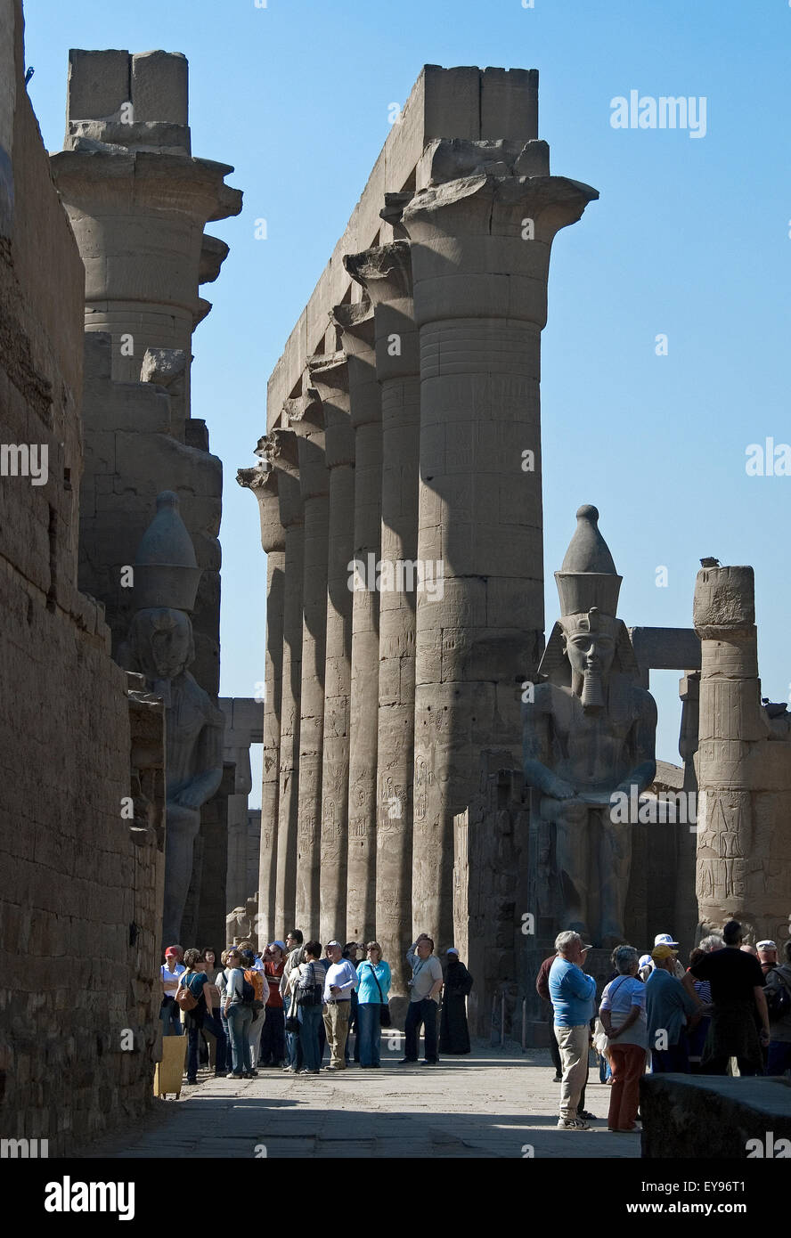 Louxor, Egypte. Temple de Louxor (Ipet resyt) : la colonnade du roi Nebmmatra Amenhotep III Banque D'Images