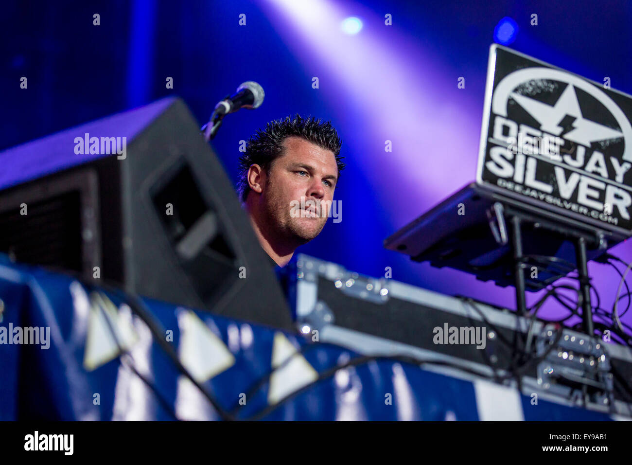Brooklyn, Michigan, USA. 20 juillet, 2015. DEE JAY effectue d'argent au Festival de 2015 chevaux plus rapides au Michigan International Speedway à Brooklyn, MI le 20 juillet 2015 (Crédit Image : © Marc Nader via Zuma sur le fil) Banque D'Images