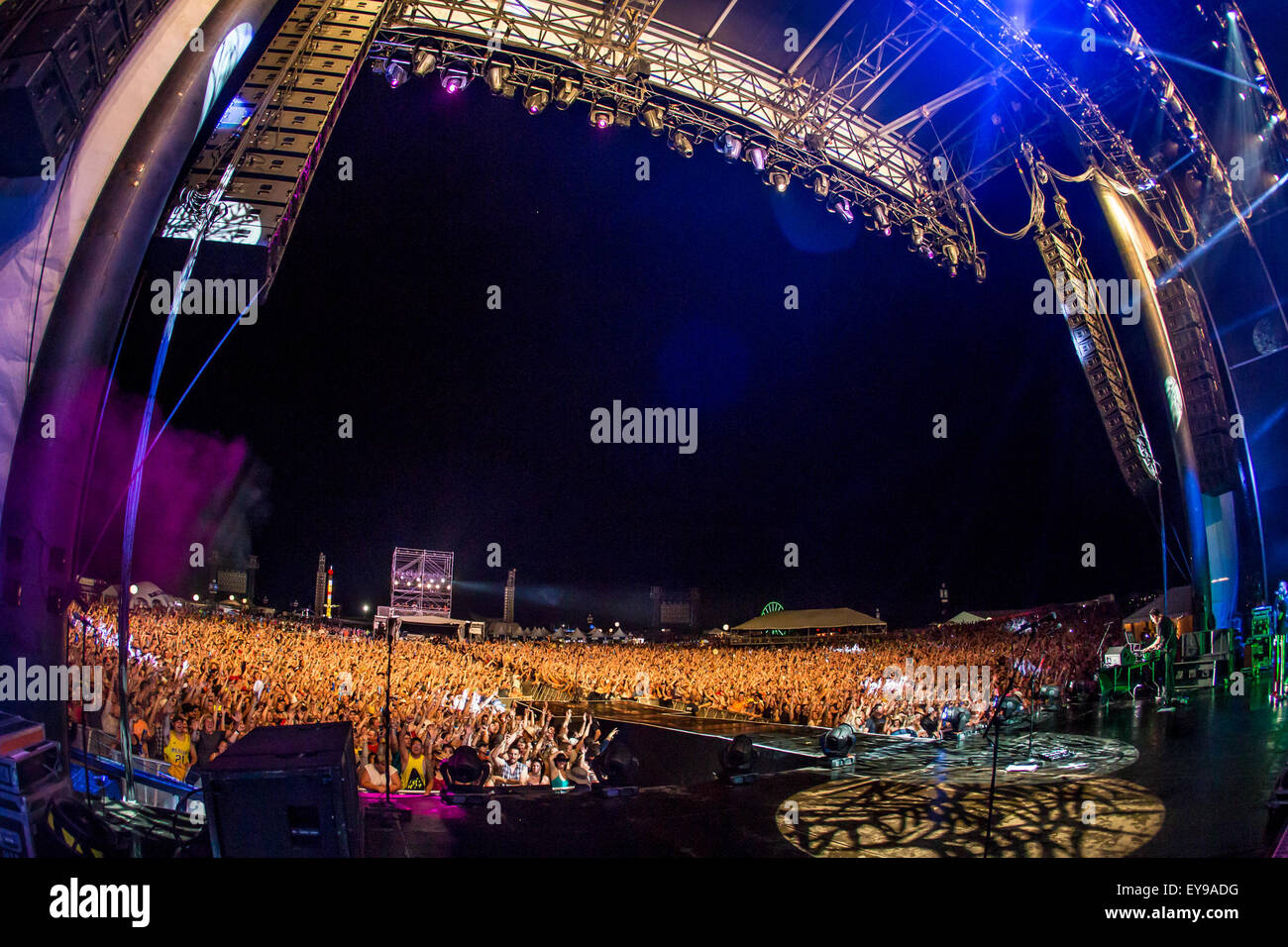 Brooklyn, Michigan, USA. 19 juillet, 2015. DEE JAY effectue d'argent au Festival de 2015 chevaux plus rapides au Michigan International Speedway à Brooklyn, MI, le 19 juillet 2015 (Crédit Image : © Marc Nader via Zuma sur le fil) Banque D'Images
