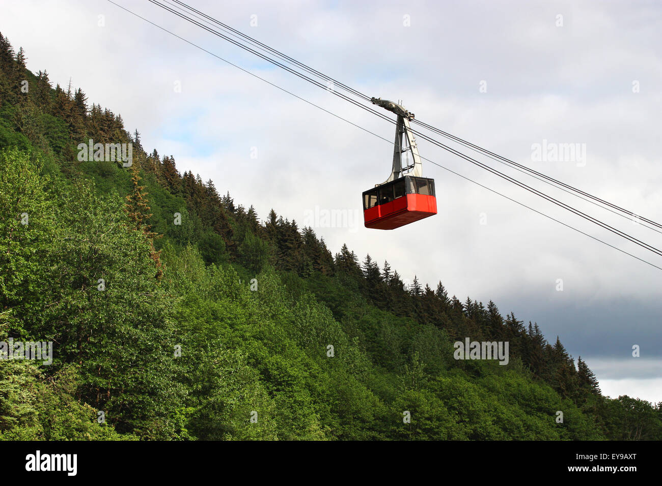 Téléphérique jusqu'à la montagne d'équitation Banque D'Images