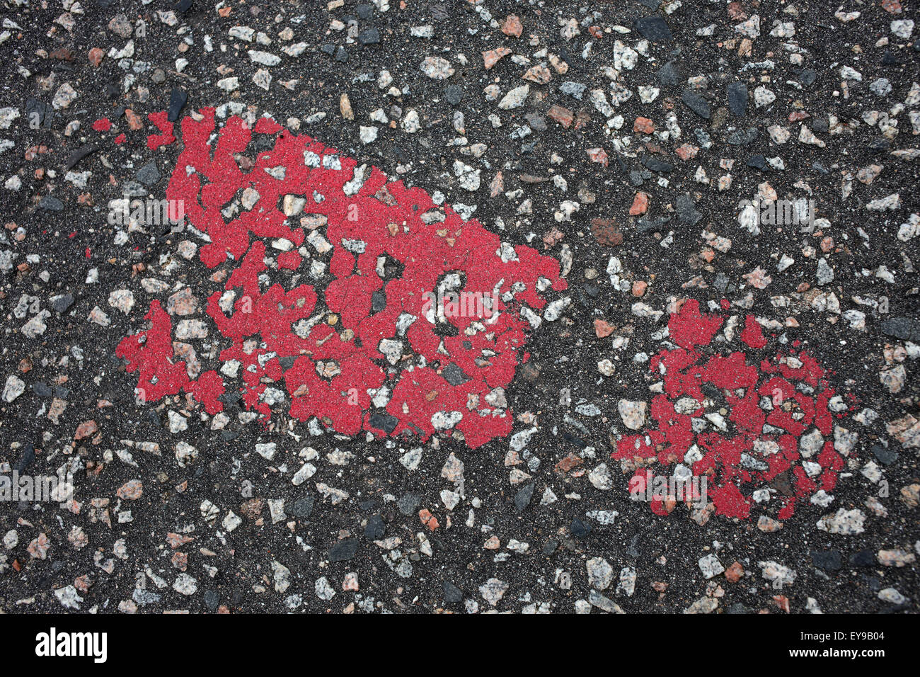 Empreinte rouge sur l'aire de Plage - esplanade - Aberdeen - Ecosse - UK ville Banque D'Images