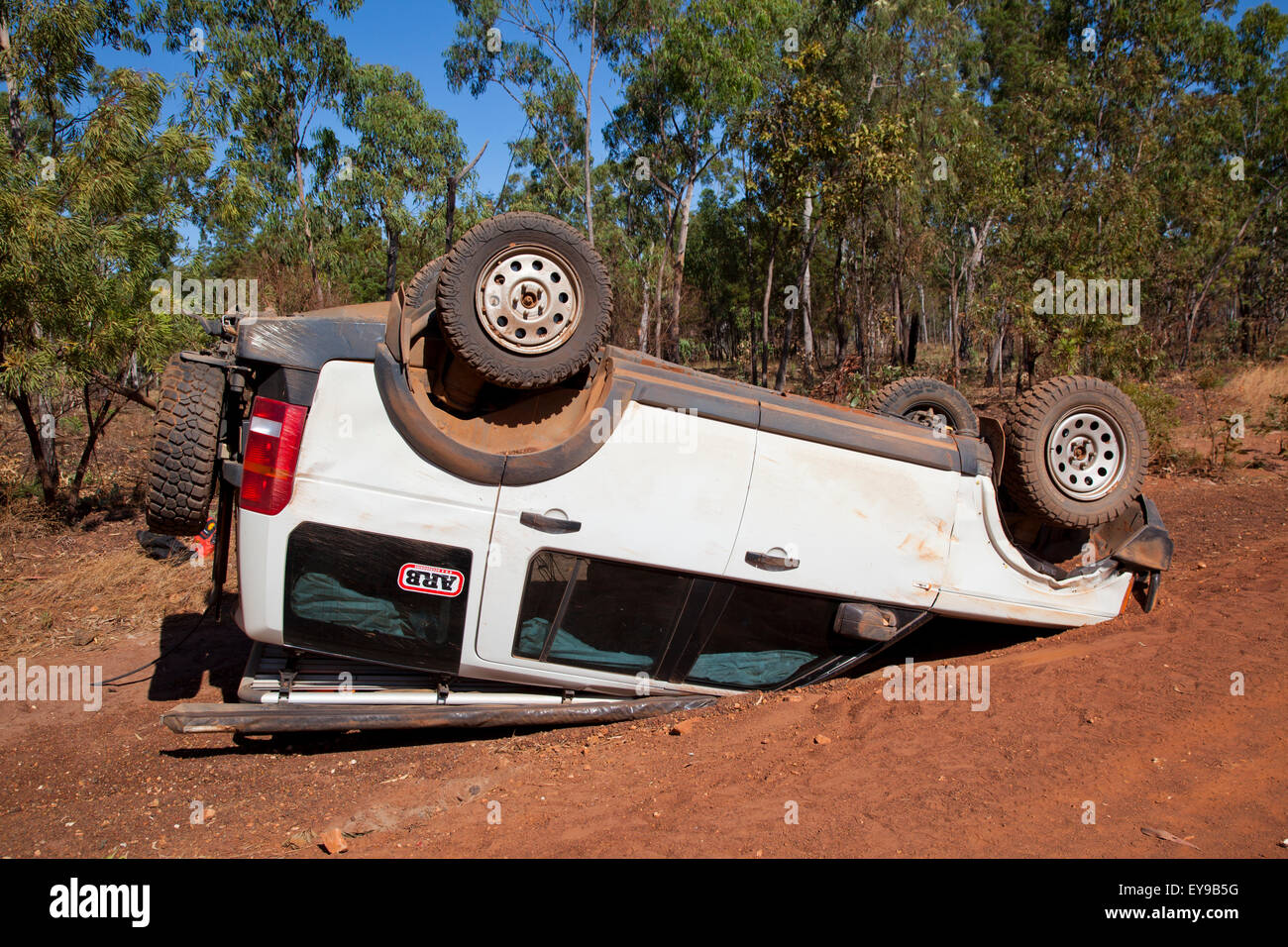 L'Australie, Territoire du Nord, Carpentarie Hwy, accident sur Wollogorong Rd Banque D'Images
