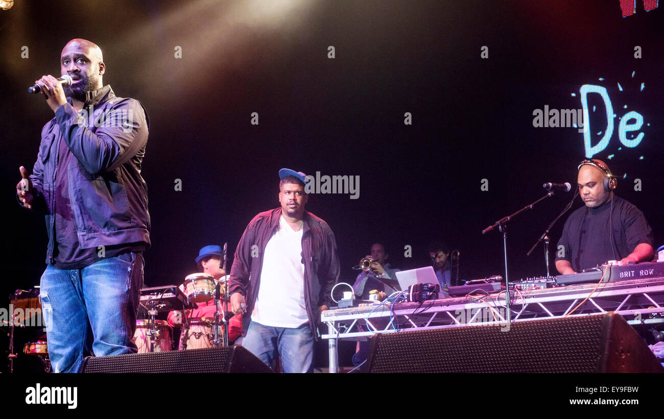 De La Soul sur la scène du monde (WOMAD de la musique, des arts et de la danse) à Charlton Park le 24/07/2015 à Charlton Park, Malmesbury. Les personnes sur la photo : Posdnuos, Dave, Maseo, Kelvin Mercer, David Jude Jolicoeur, Vincent Mason. Photo par Julie Edwards/Alamy Live News Banque D'Images