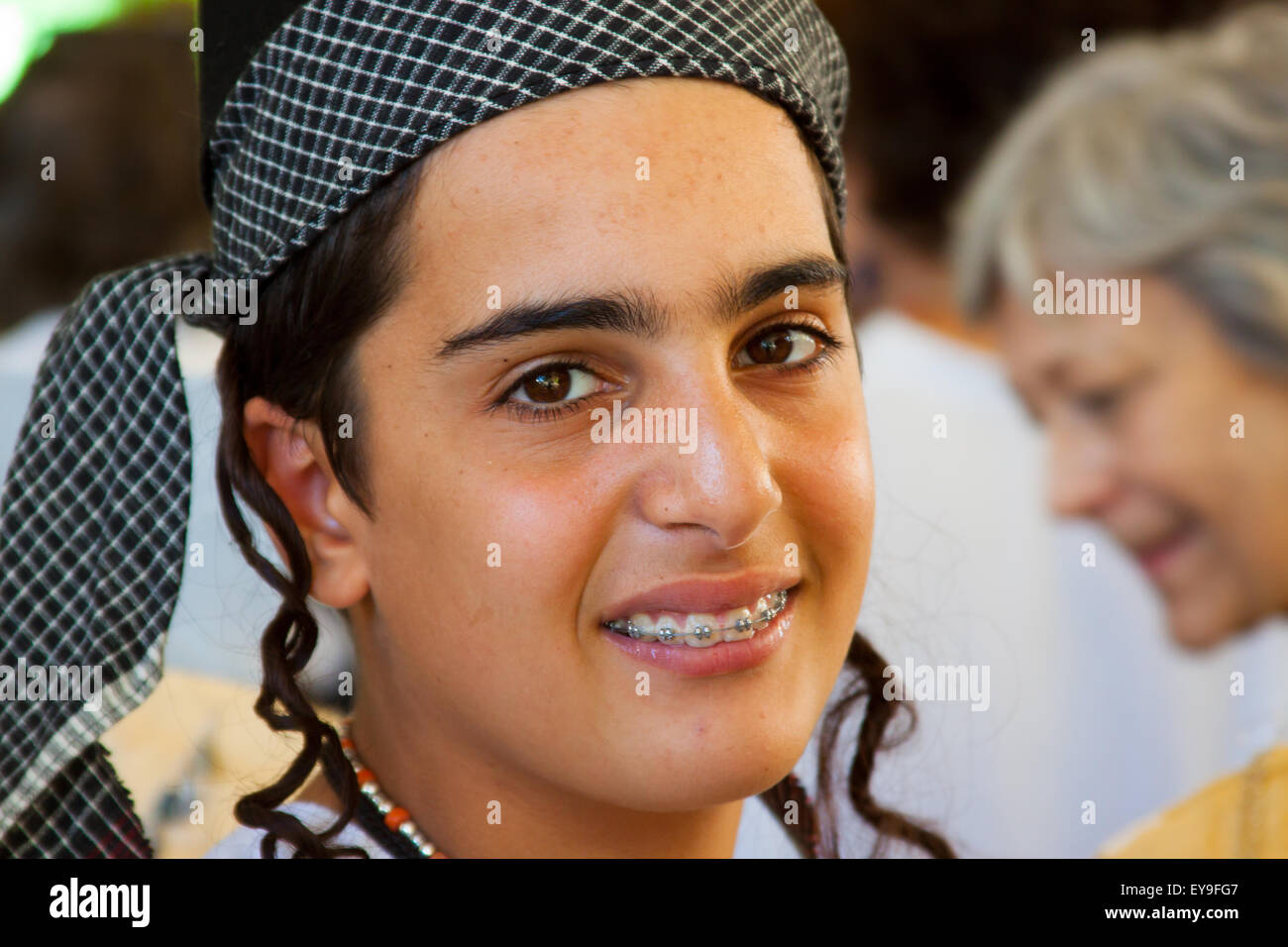 Marché de l'art folklorique international organisé chaque année à Santa Fe, Nouveau Mexique, USA 11 juillet 2015, jeune adolescent, de l'adolescence d'Israël Banque D'Images