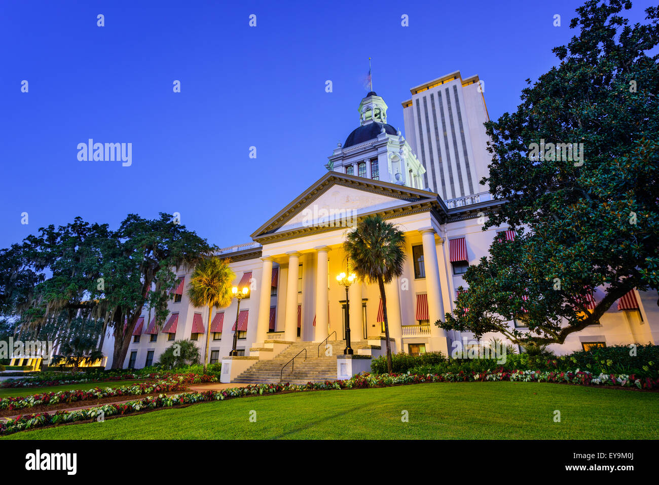 Tallahassee, Floride, USA à l'old et new Capitol Building. Banque D'Images