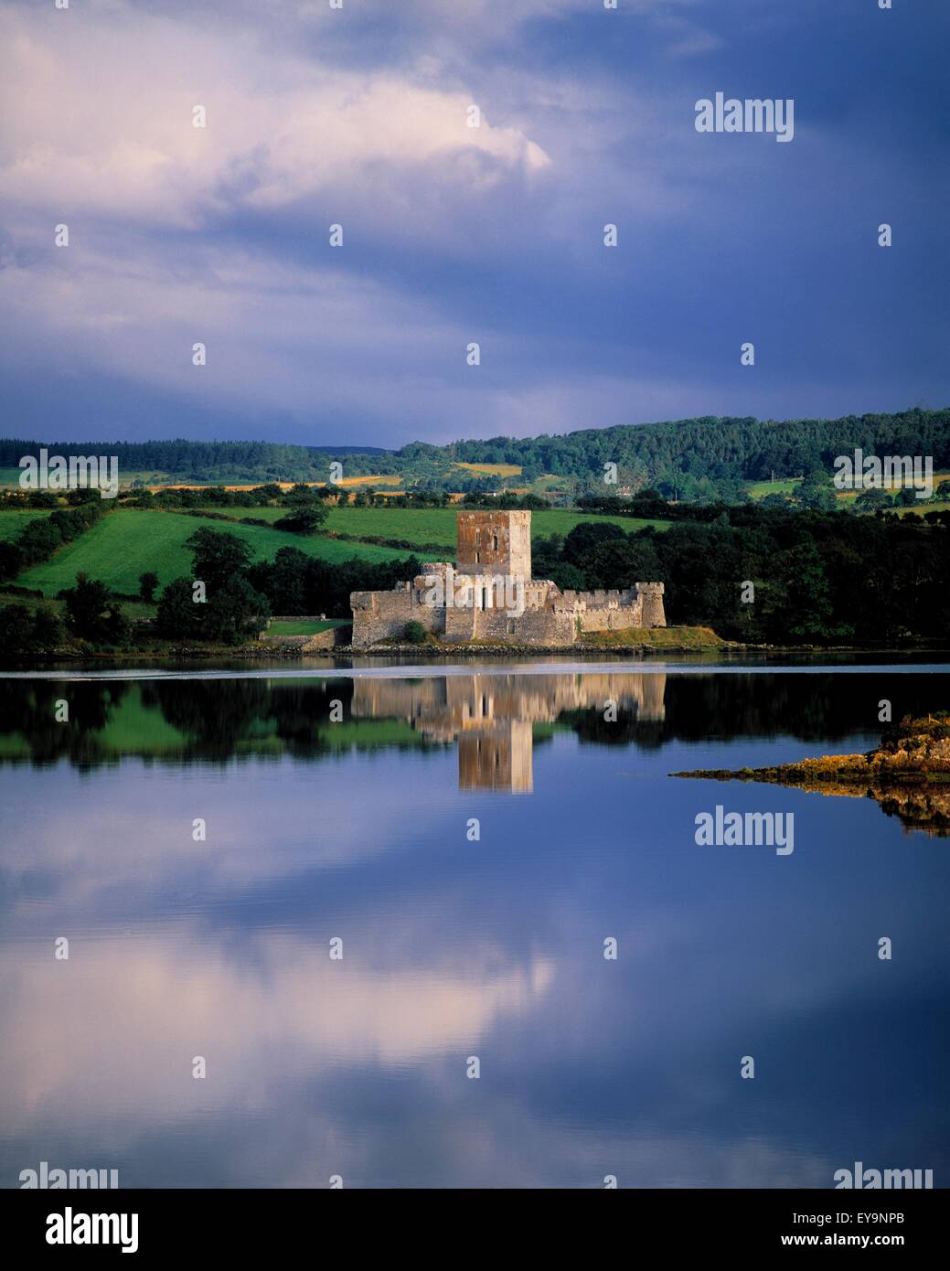 Doe Castle près de Creeslough, dans le comté de Donegal, en République d'Irlande Banque D'Images